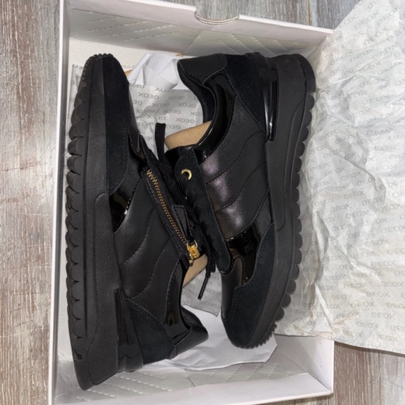 Geox Respira Black Lace-Up Sneakers with Gold Side Zippers - Picture 2 of 5